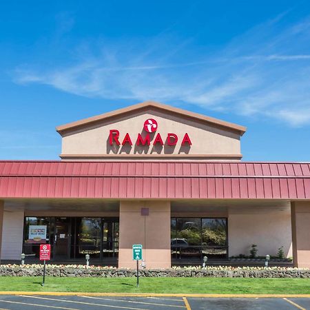Ramada By Wyndham Medford Hotel & Conference Center 외부 사진