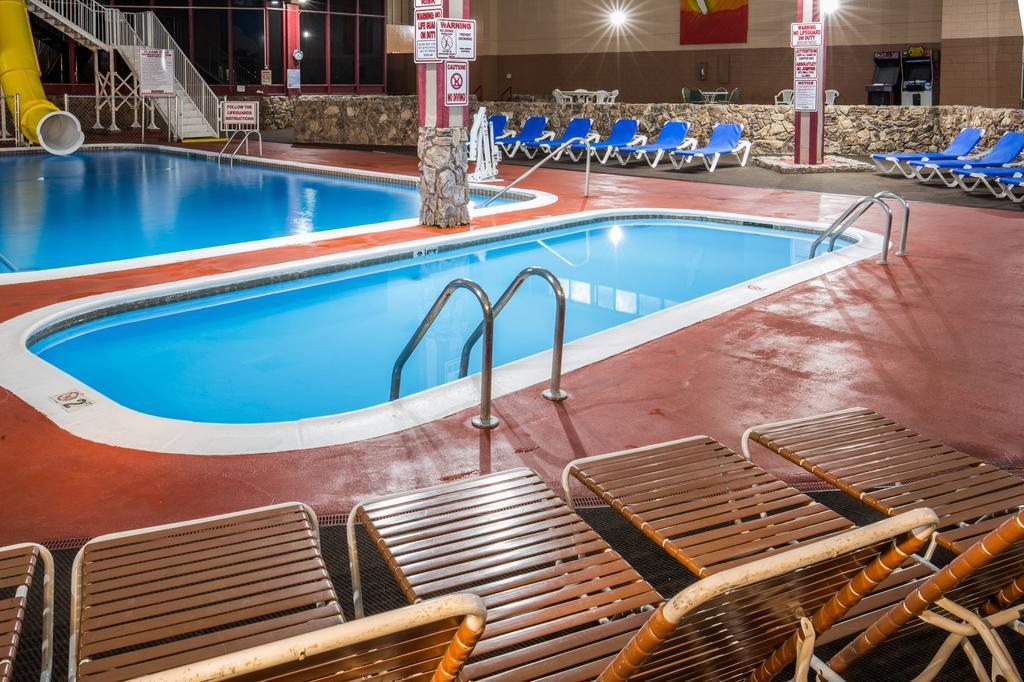 Ramada By Wyndham Medford Hotel & Conference Center 외부 사진