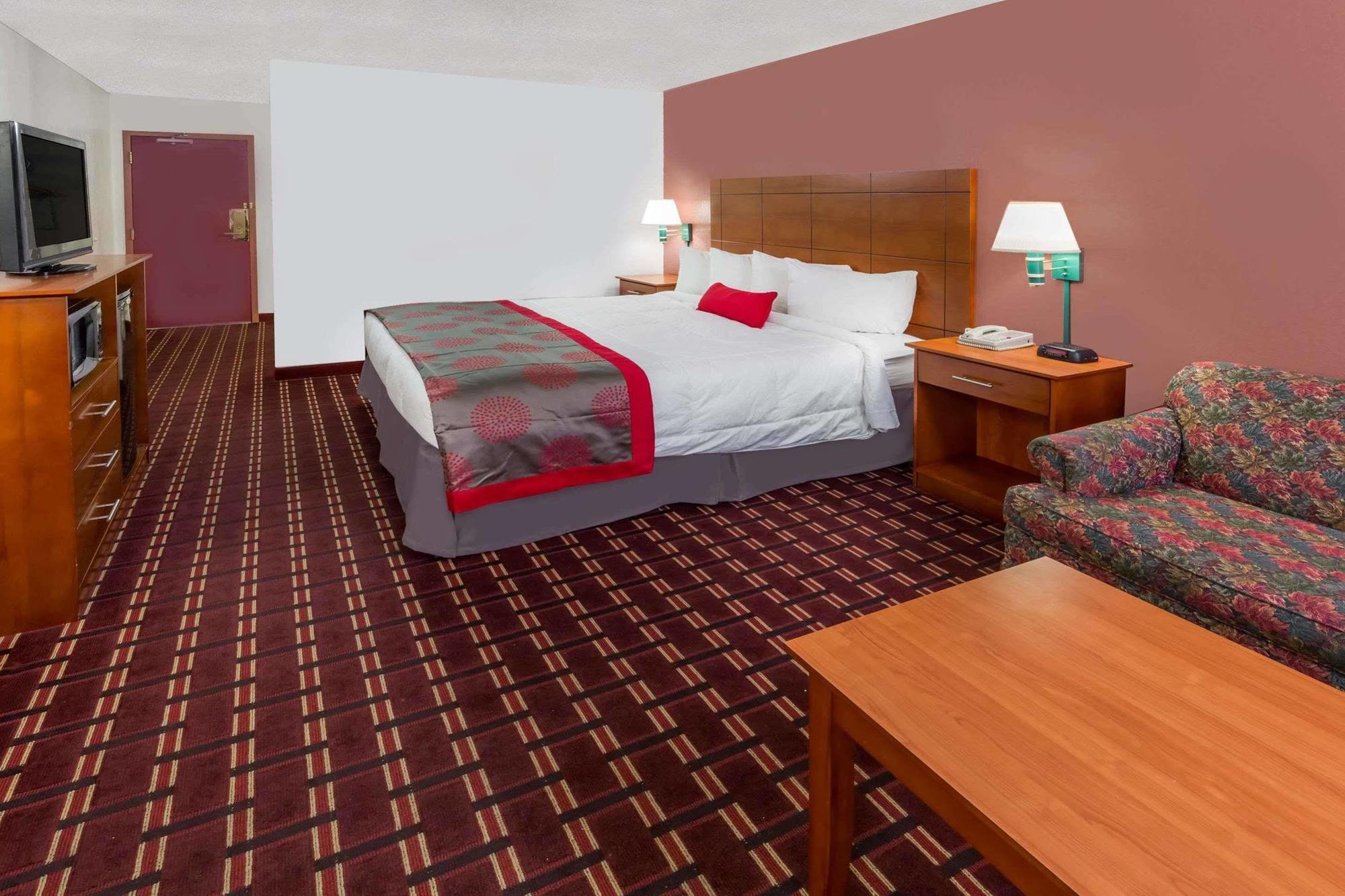 Ramada By Wyndham Medford Hotel & Conference Center 외부 사진