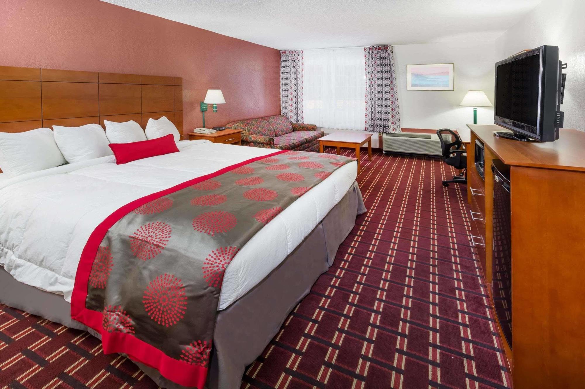 Ramada By Wyndham Medford Hotel & Conference Center 외부 사진