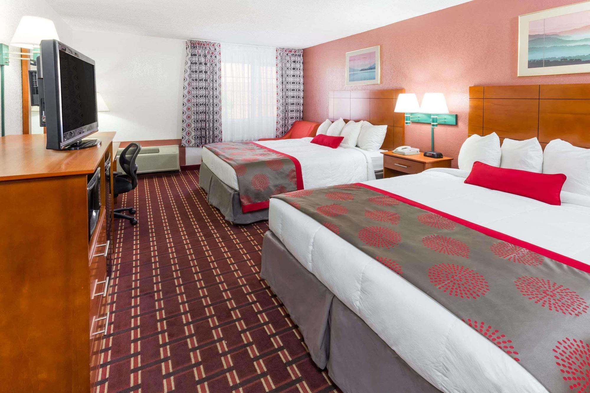Ramada By Wyndham Medford Hotel & Conference Center 외부 사진