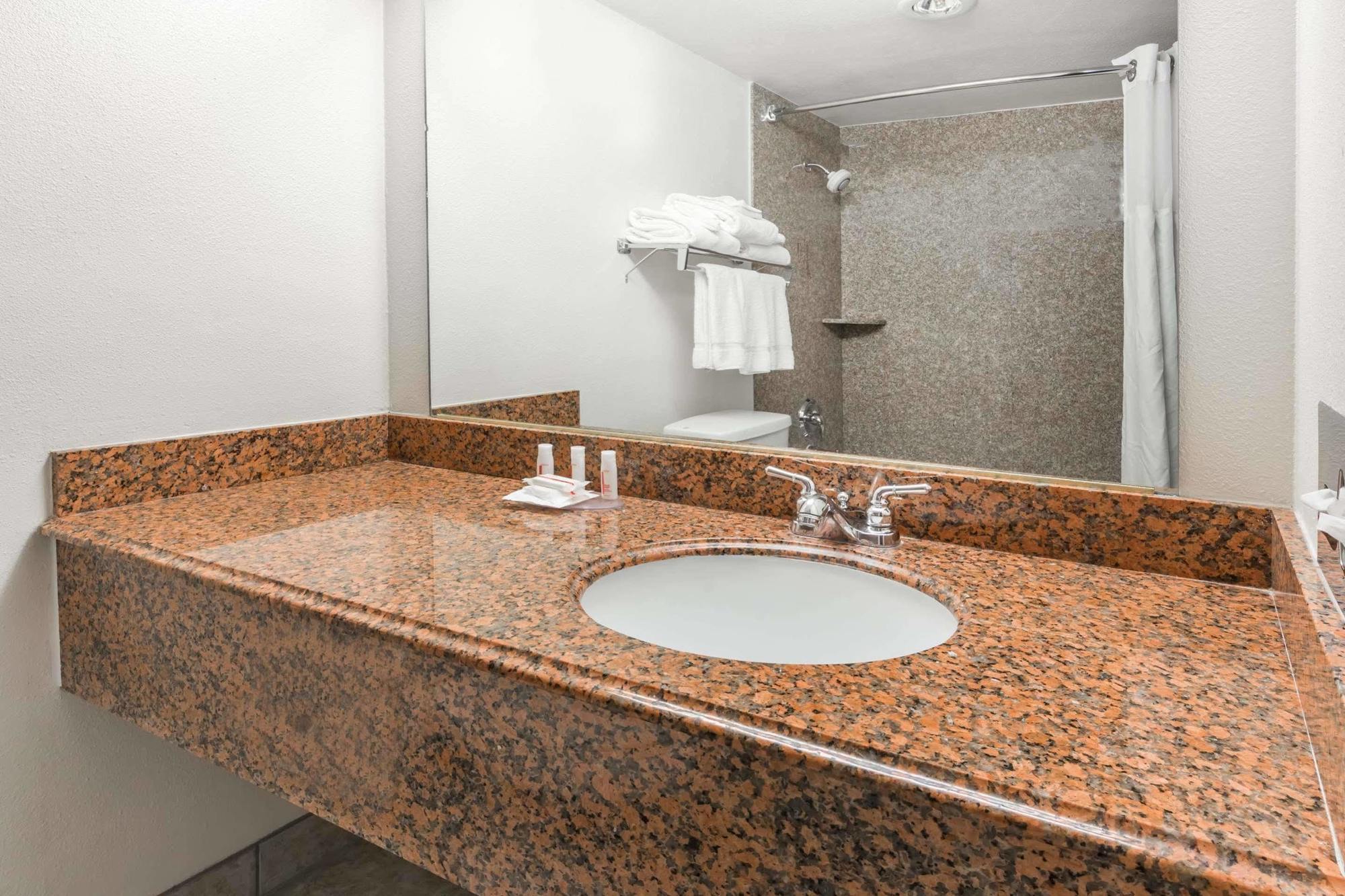 Ramada By Wyndham Medford Hotel & Conference Center 외부 사진