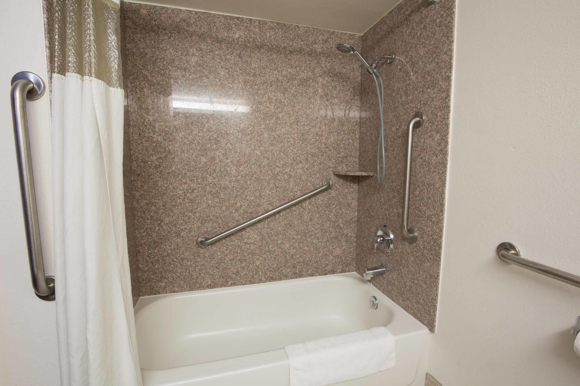 Ramada By Wyndham Medford Hotel & Conference Center 외부 사진