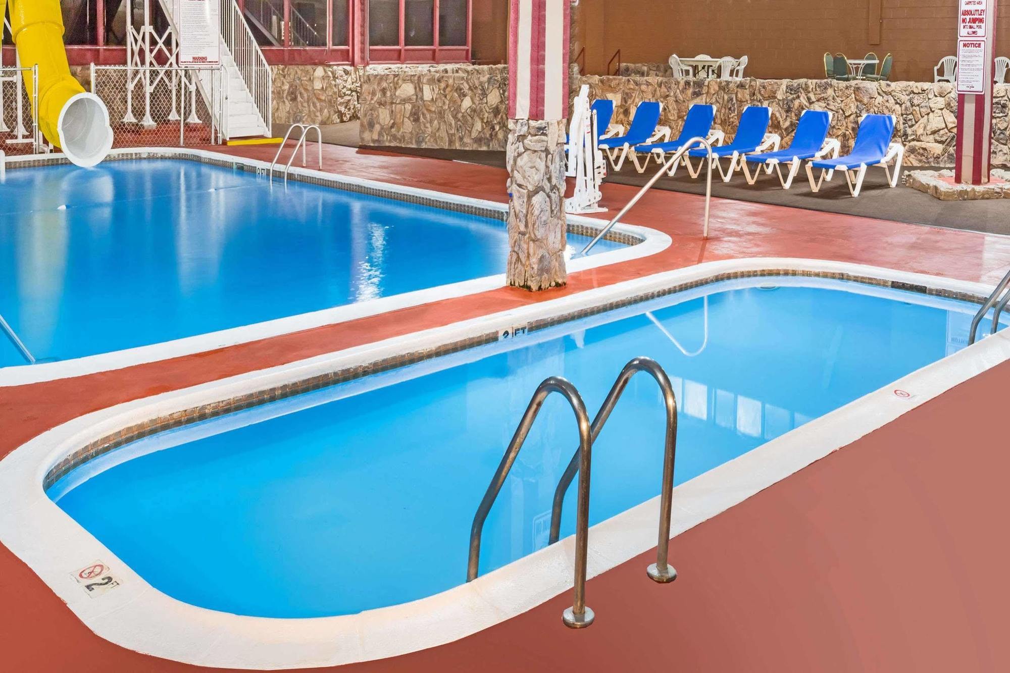 Ramada By Wyndham Medford Hotel & Conference Center 외부 사진