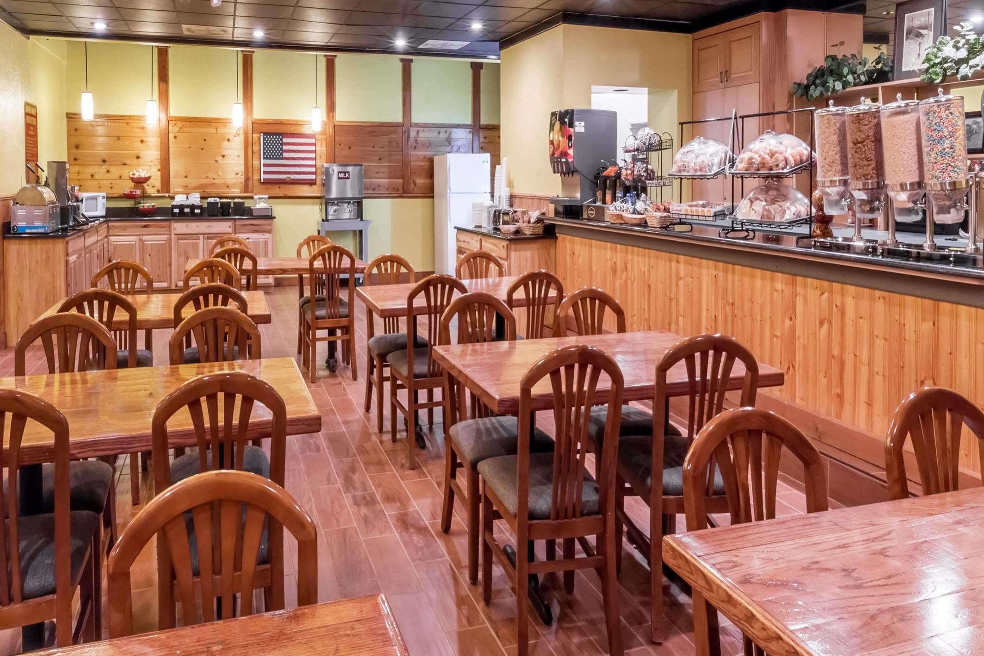 Ramada By Wyndham Medford Hotel & Conference Center 외부 사진