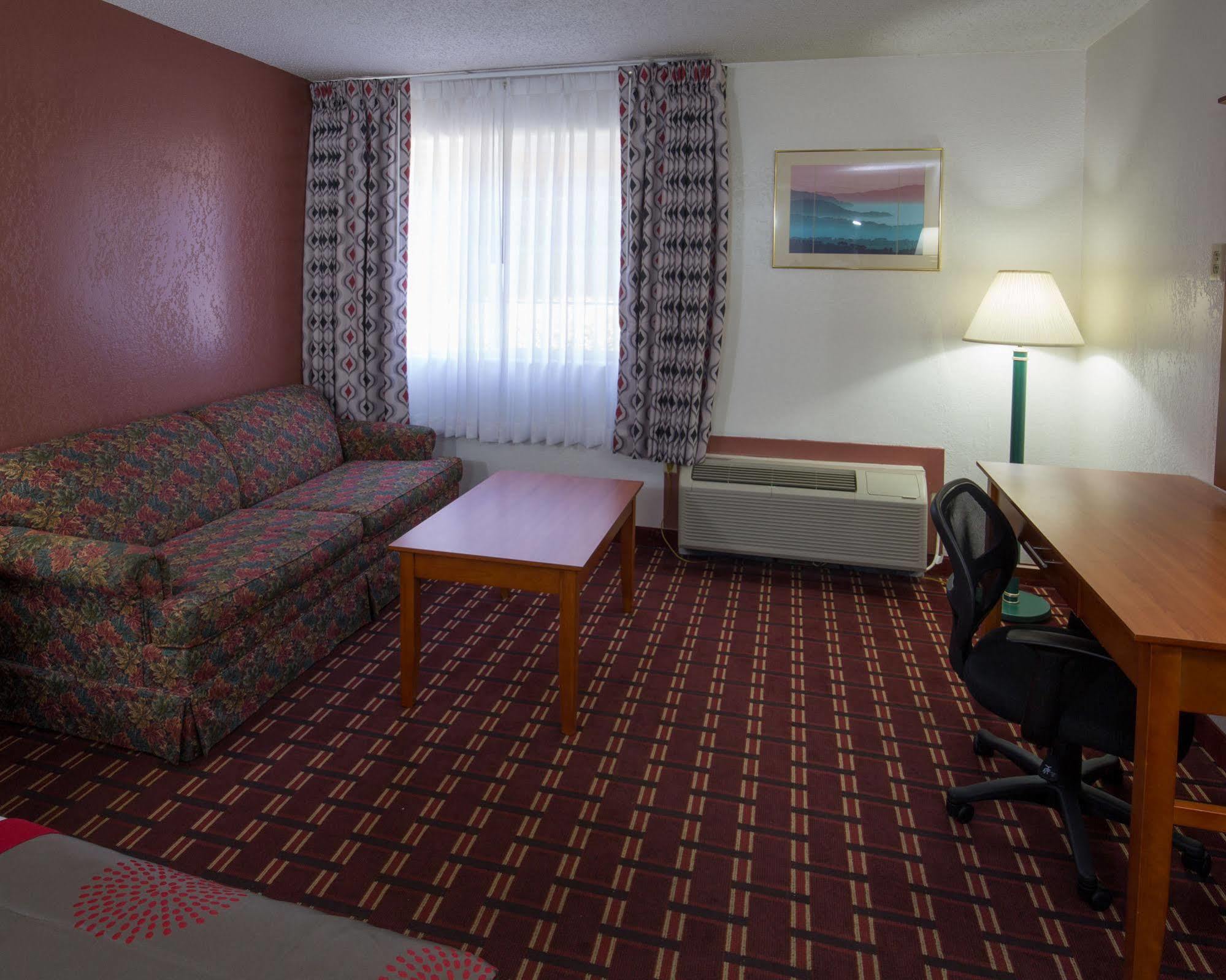 Ramada By Wyndham Medford Hotel & Conference Center 외부 사진