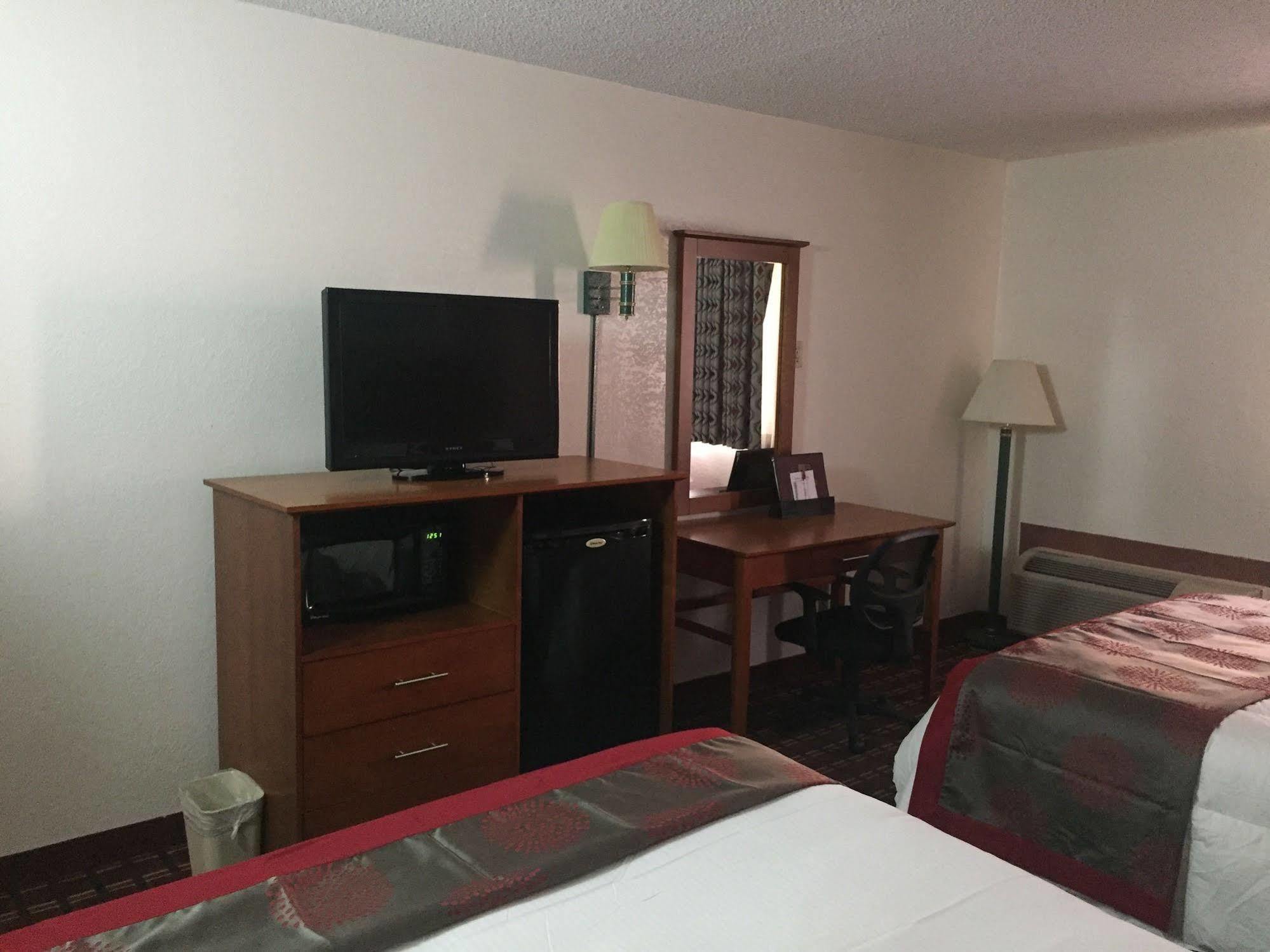 Ramada By Wyndham Medford Hotel & Conference Center 외부 사진